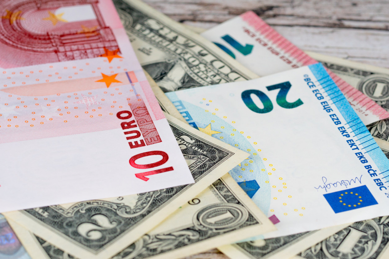 Курсы доллара и евро могут приблизиться к годовым максимумам в ноябре